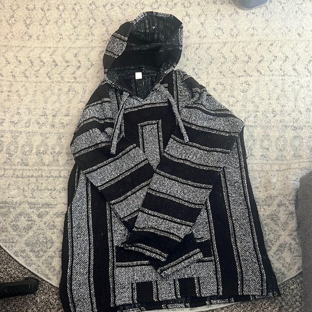 Black and white sweater\hoodie  size XXL